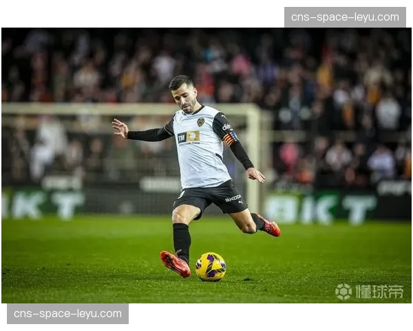 瓦伦西亚官方确认，队长加亚因十字韧带撕裂，赛季报销